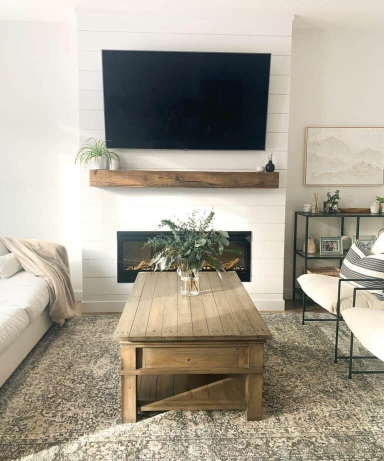 Wood Elements Create a Charming Living Room