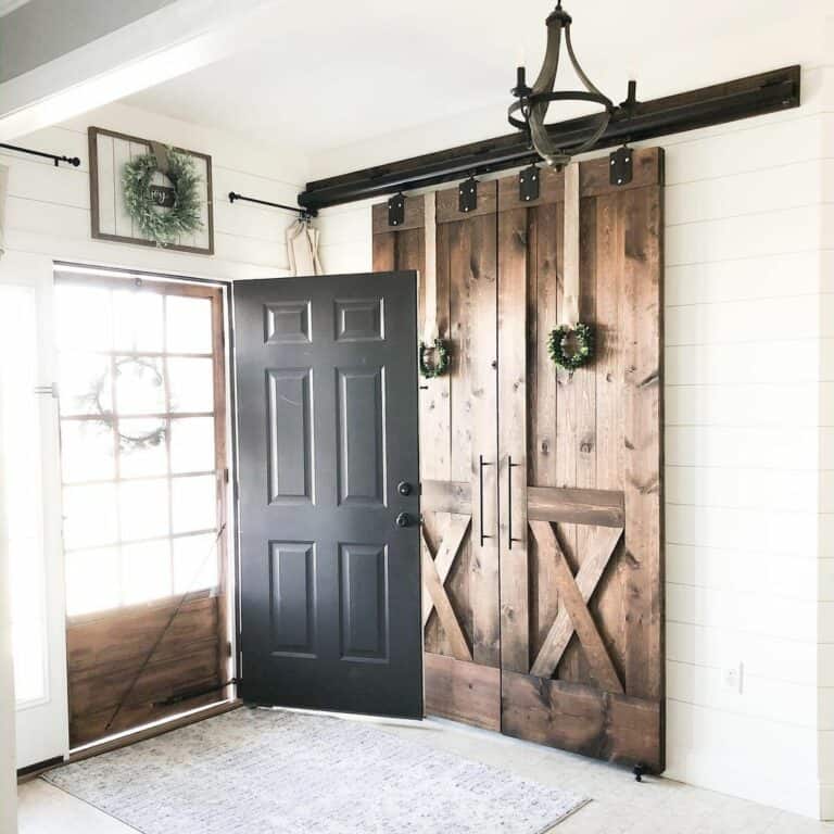 Wood Elements Form a Powerful Entryway