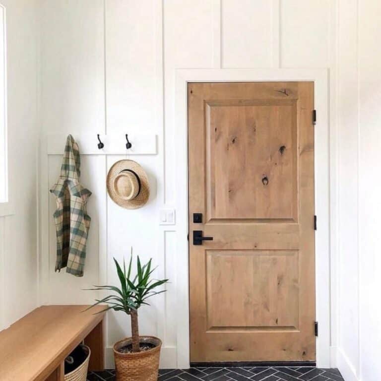 Wooden Door Introduces Powerful Natural Elements