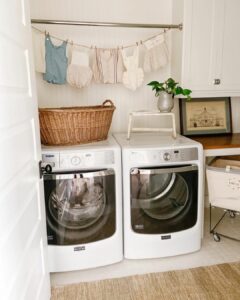 Laundry Room Inspiration With Vintage Décor