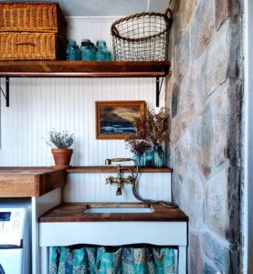 Vintage Design Stuns in a Rugged Laundry Room