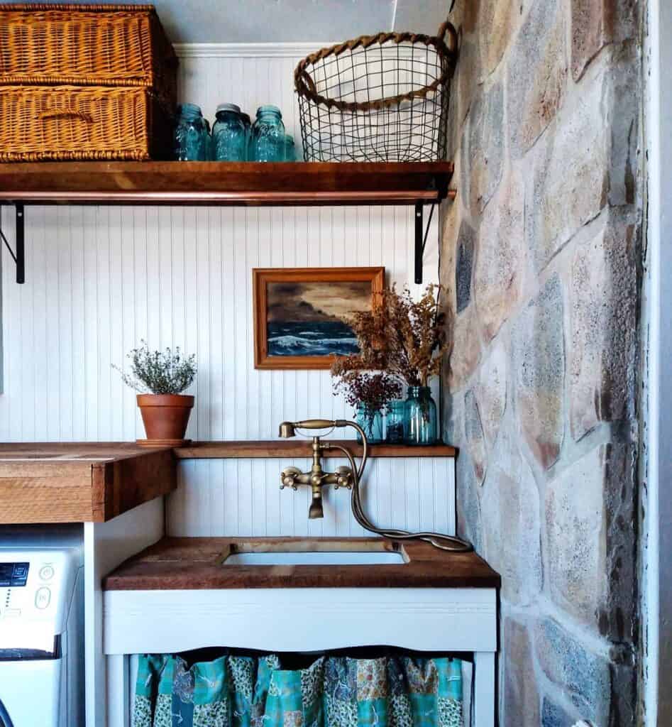 Vintage Design Stuns in a Rugged Laundry Room