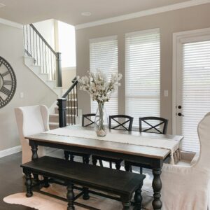 Monochrome Dining Room Table Ideas With Flower Décor