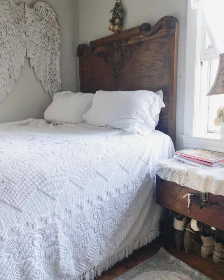 Charming Vintage Bedroom Infuses Antique Pieces