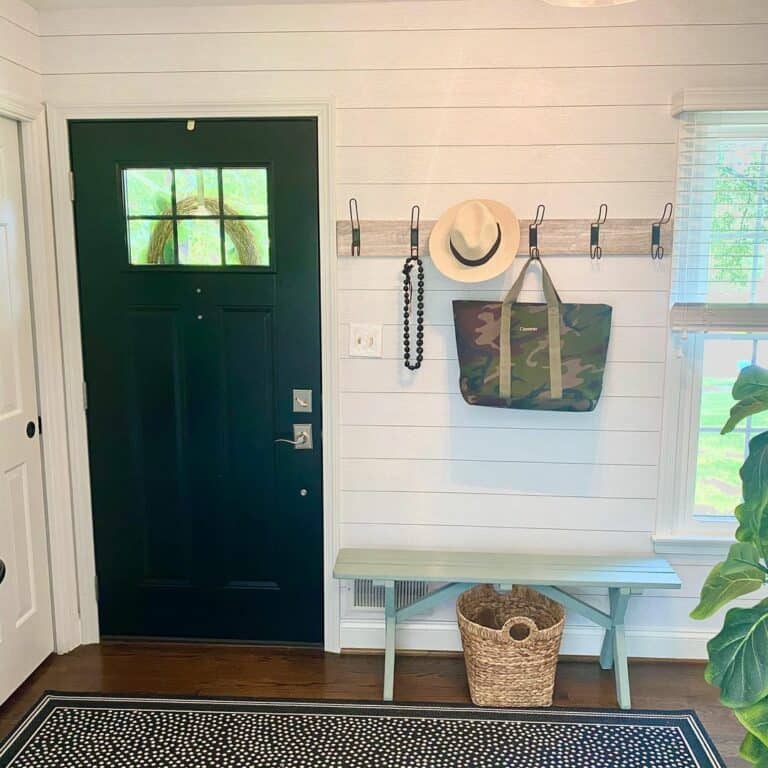 Contrasting Features in a Farmhouse-style Space