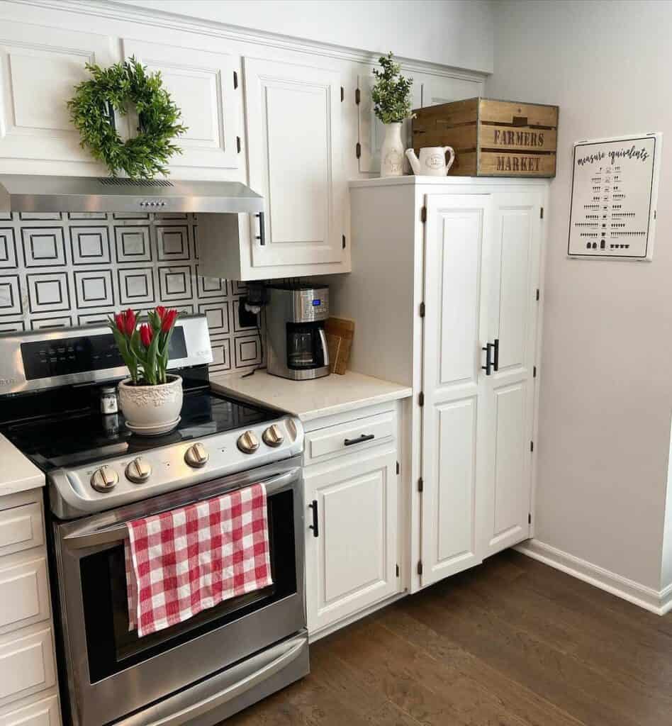 Geometric Shapes Form a Clean and Satisfying Backsplash