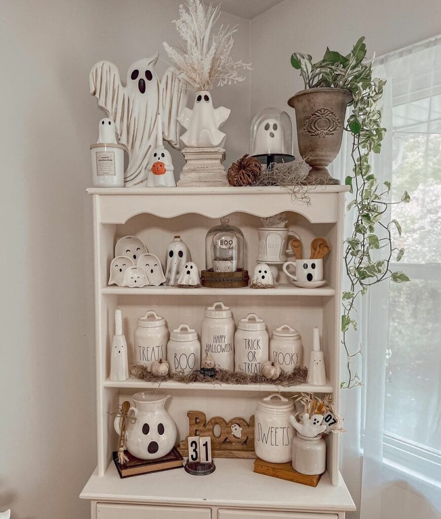 Goulish Ghosts Neutral Halloween Décor