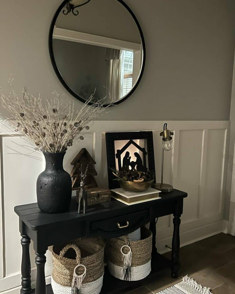 Moody Accents for an Entryway Table