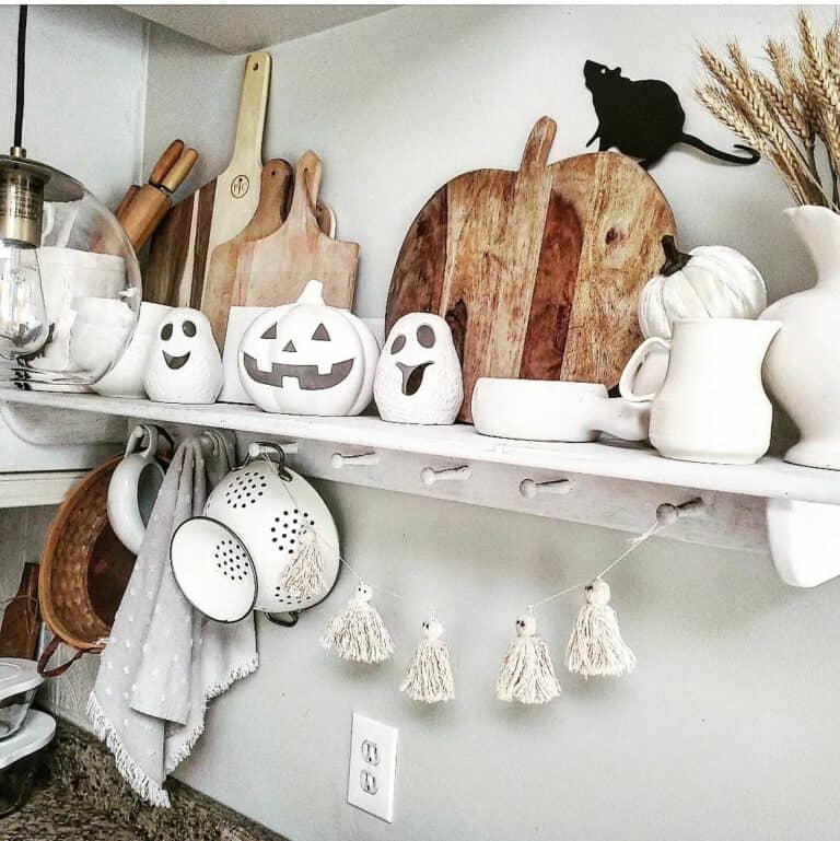Neutral Farmhouse Kitchen Shelving