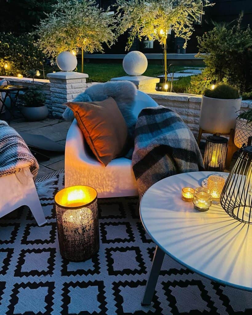 Outdoor Coffee Table Décor for Summer Evenings