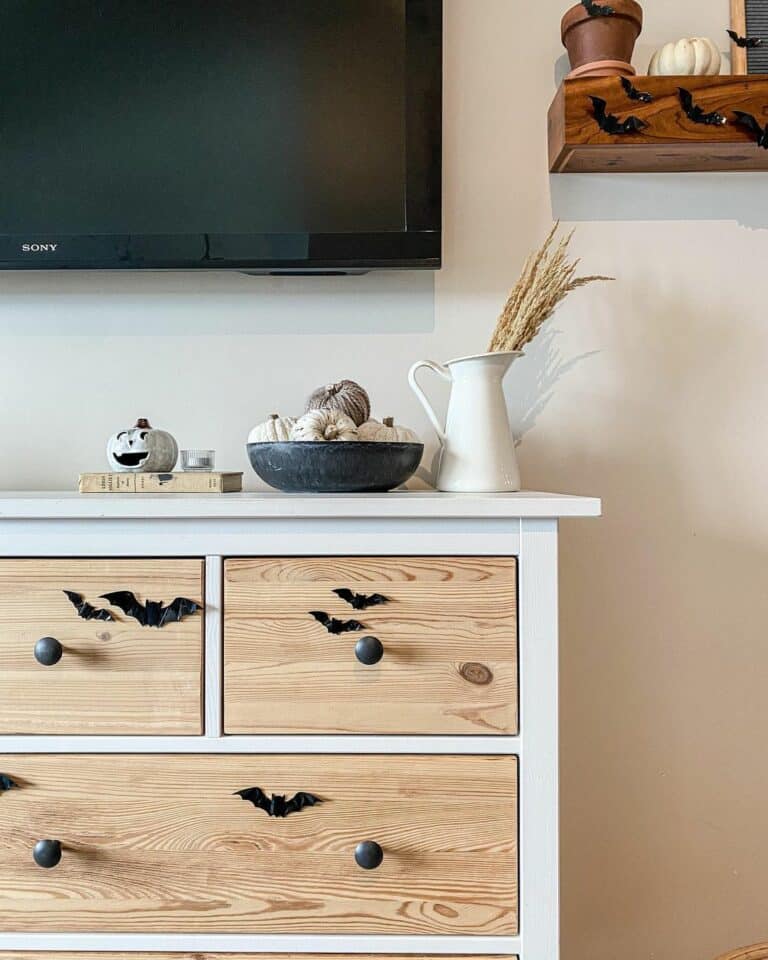 Sticky Bats for a Simple Halloween Accessory