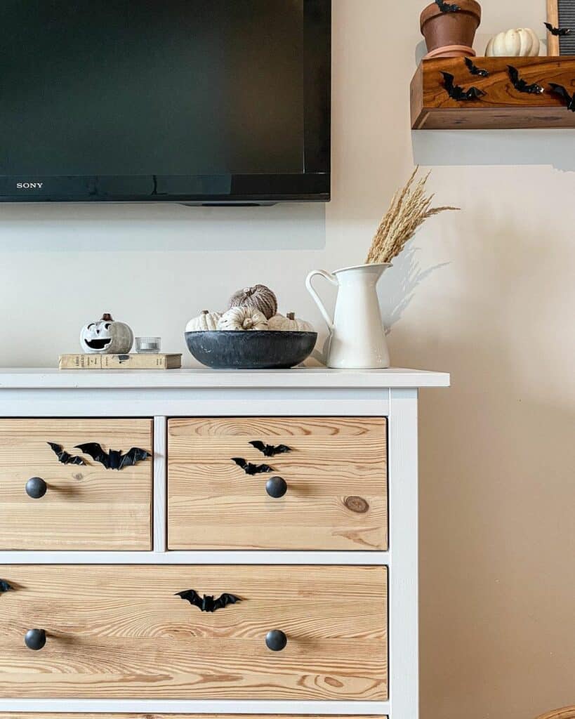 Sticky Bats for a Simple Halloween Accessory