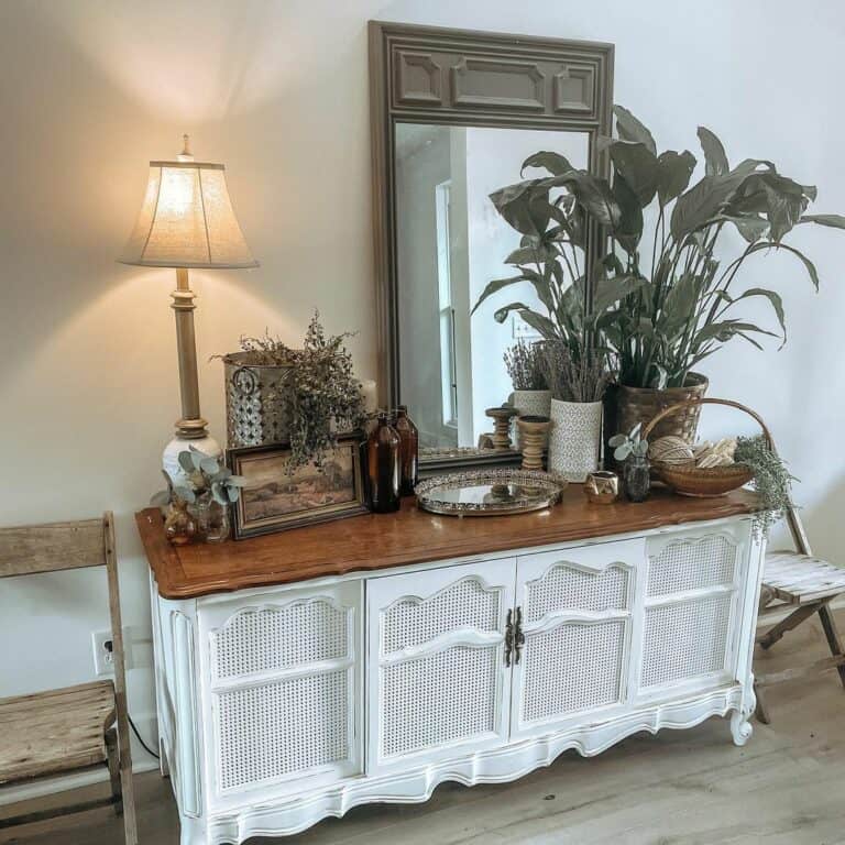Vintage Console Designed With a Dainty Essence