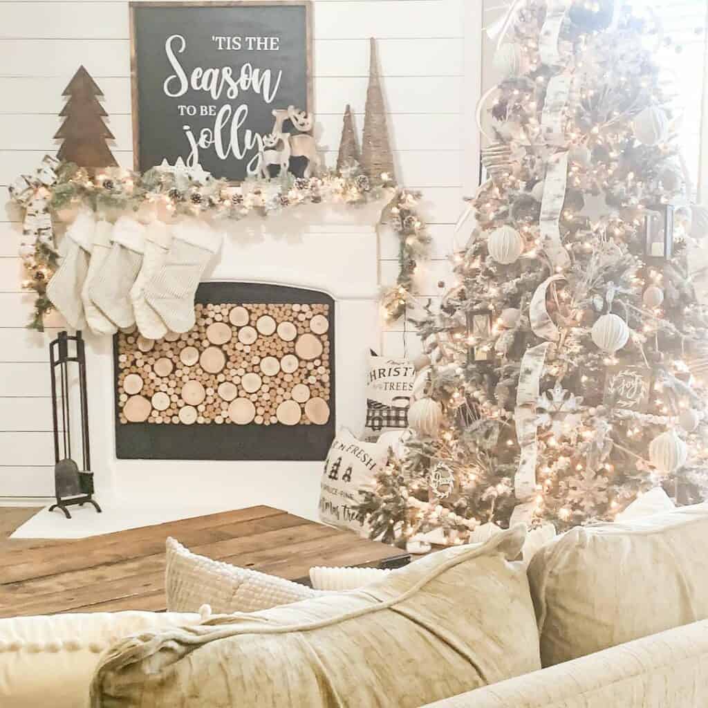 Farmhouse Style Neutral Christmas Tree