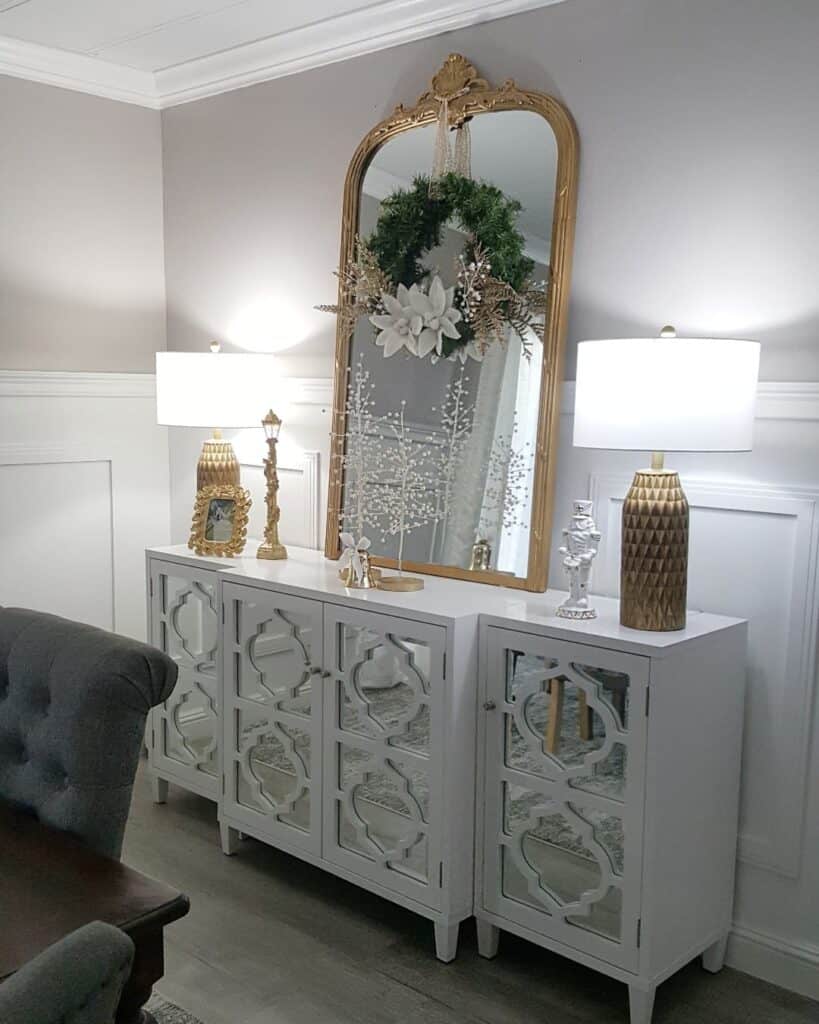 Mirrored Cabinets Embellish a Console Table