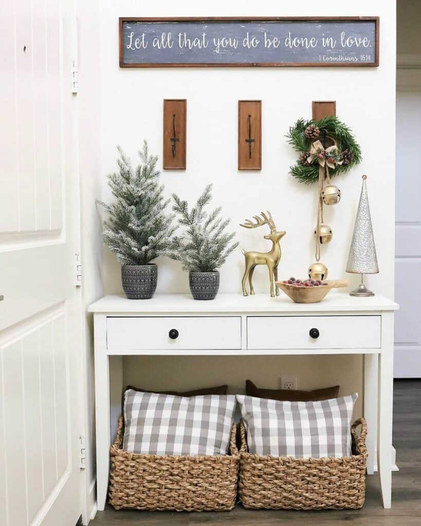 Traditional Farmhouse Entryway Table