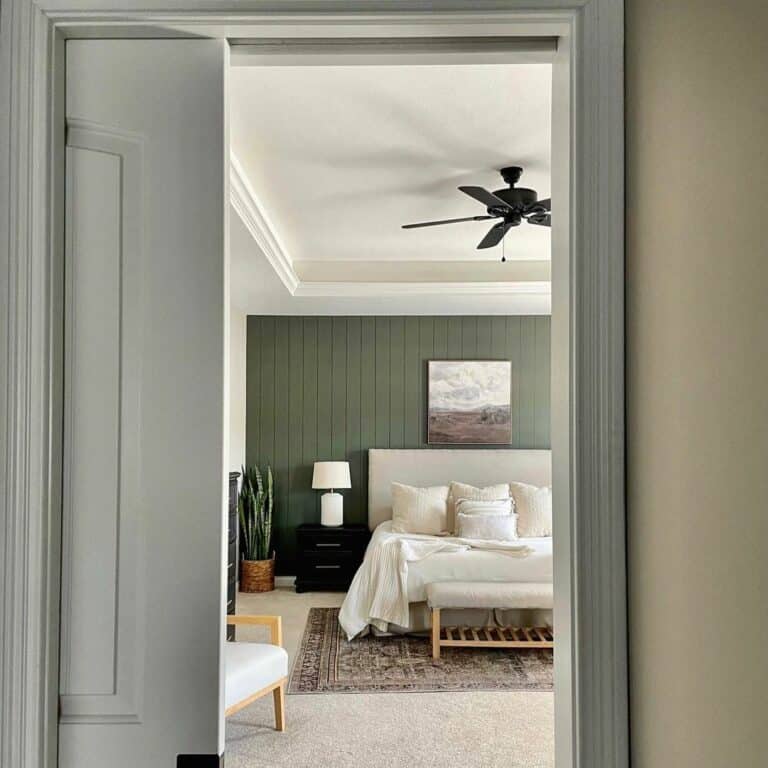 Bedroom Designs To Utilize White and Green