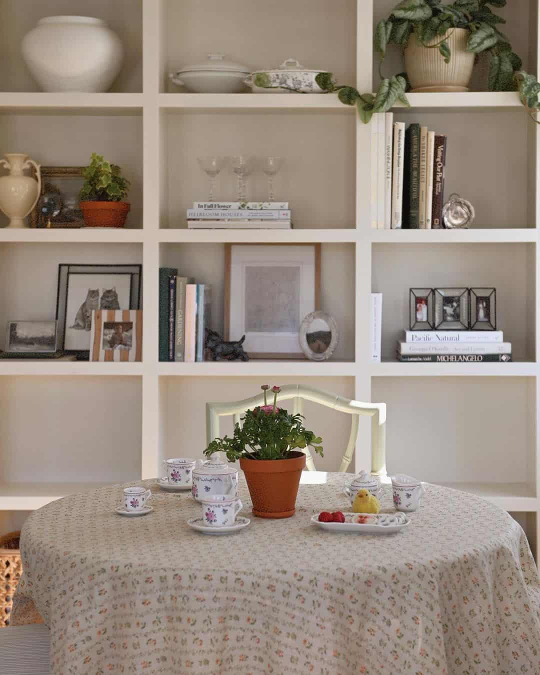 Circular Dining Table for a Cozy Space - Soul & Lane
