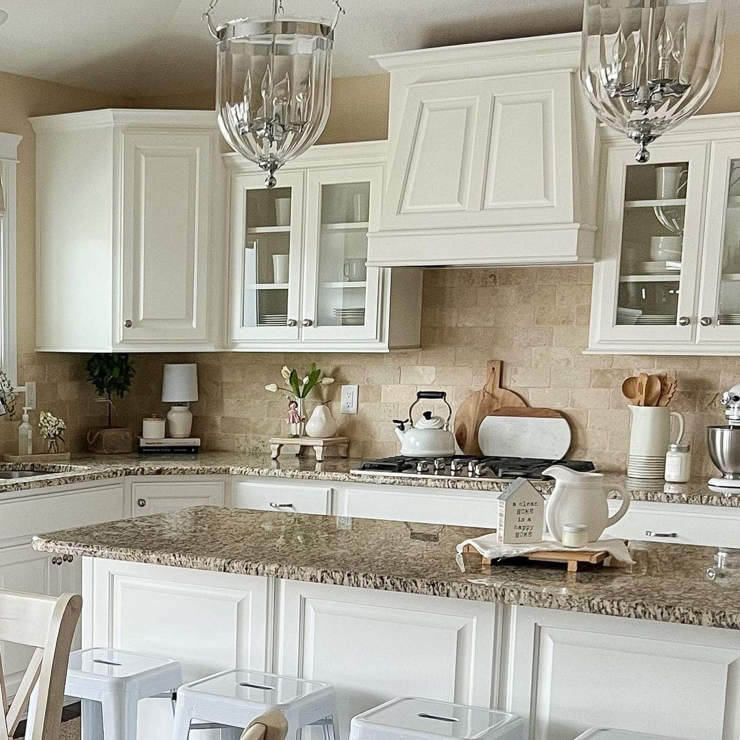 Classic Brown and White Kitchen Style - Soul & Lane