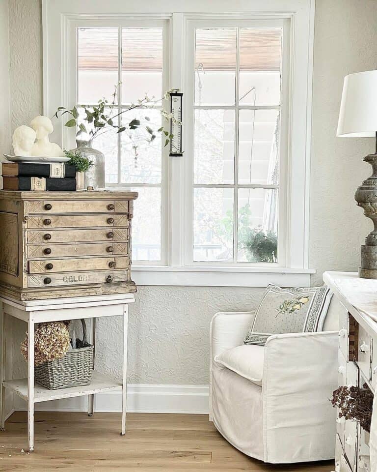 Cottage-style Look Created in a Cozy Corner