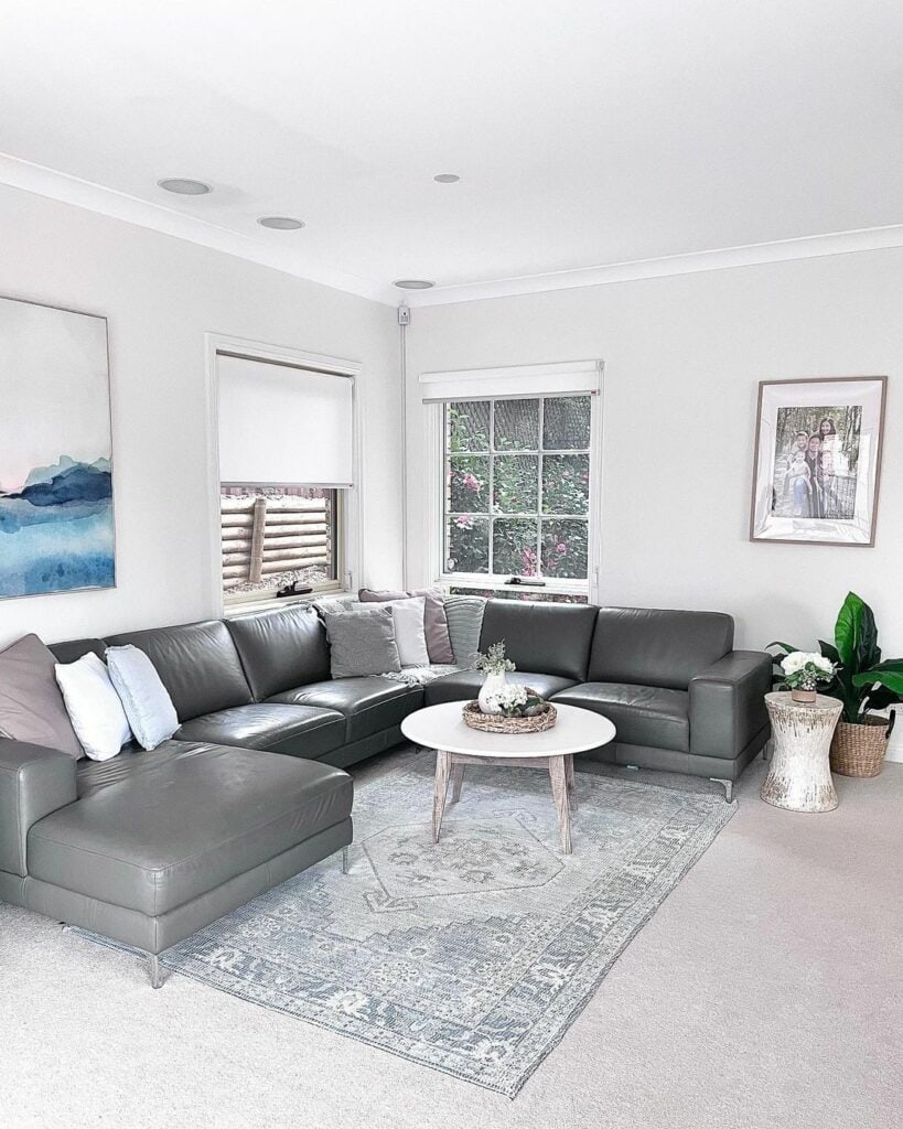 Grey Sectional With a Sleek Design
