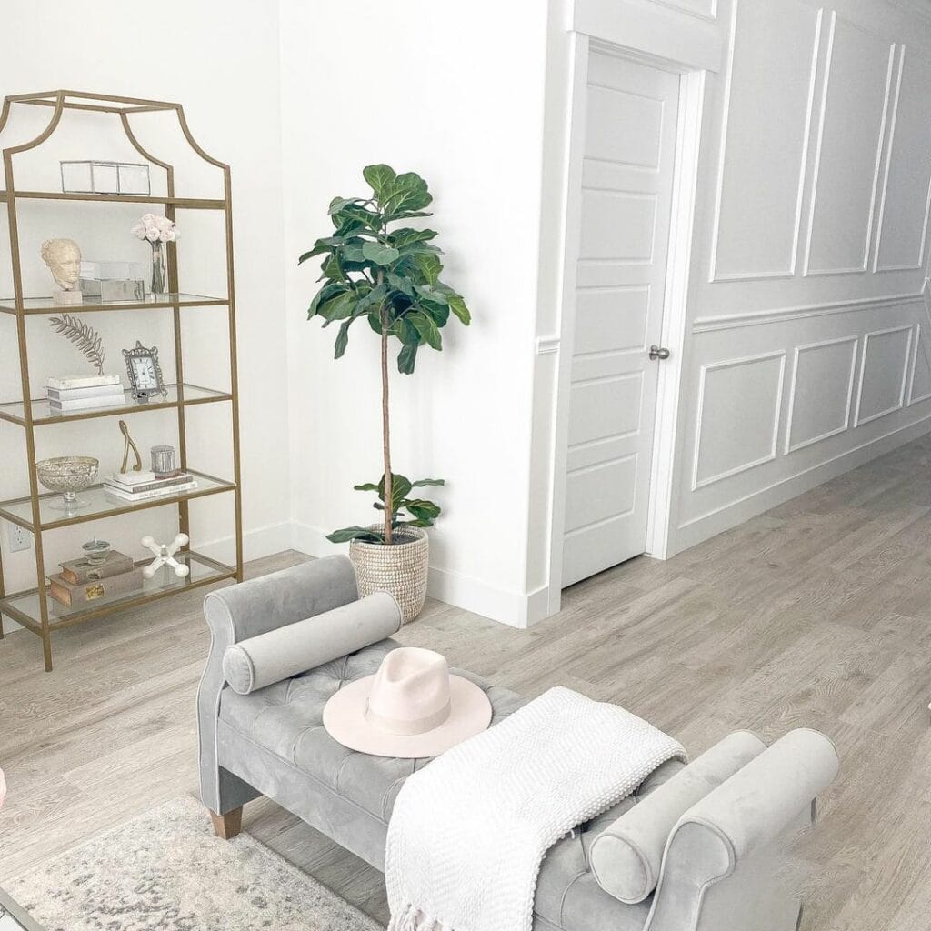 Hallway Wall Decor To Utilize Space