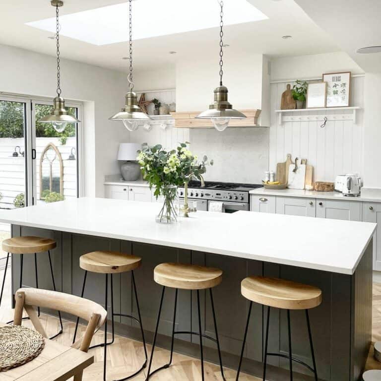 Kitchen Island With Organic Wooden Seats