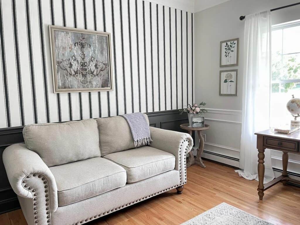 Living Room Wainscoting Ideas for an Accent Wall