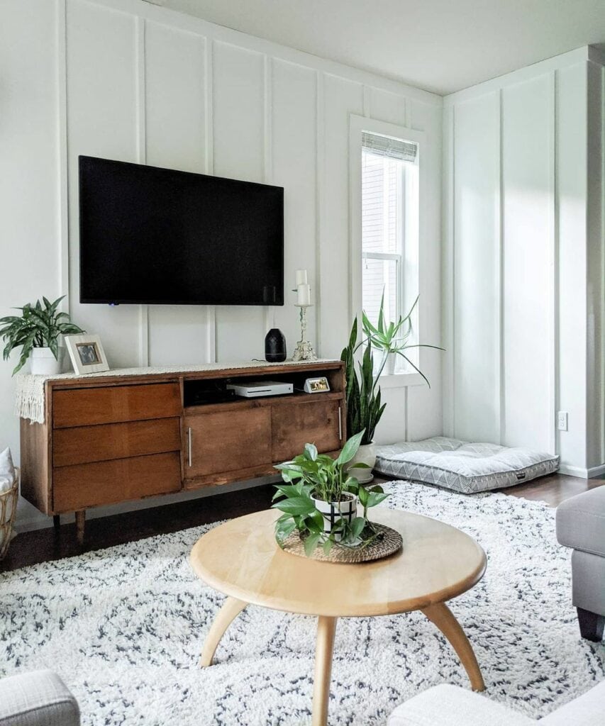 Organic Shapes Paired With Vertical Wall Panels