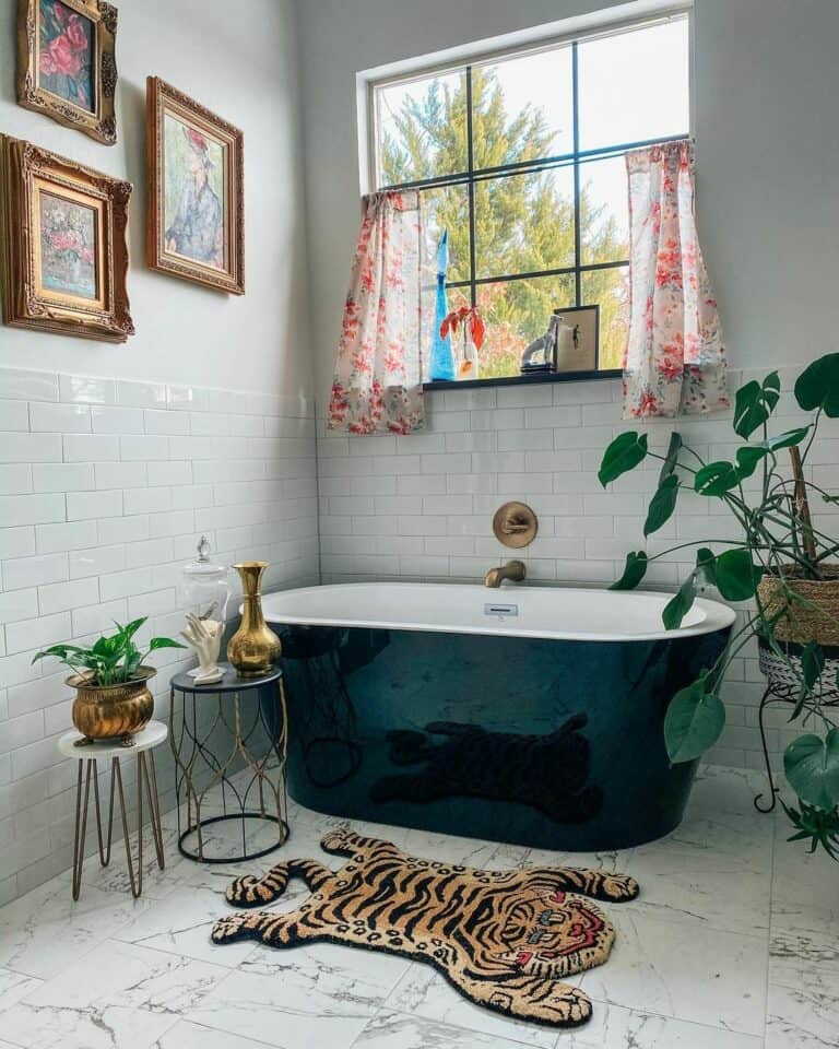 Quirky Bathroom Design With Water-friendly Tile