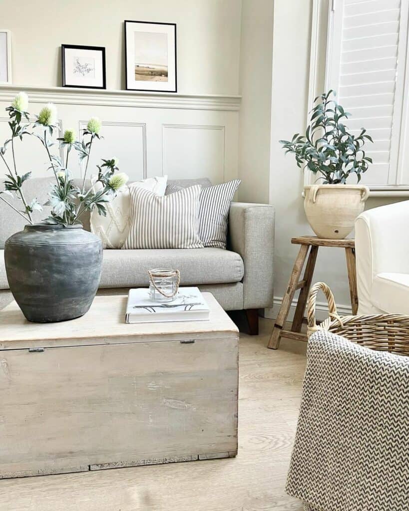 Rustic Elements Accentuate Wainscoting Trim