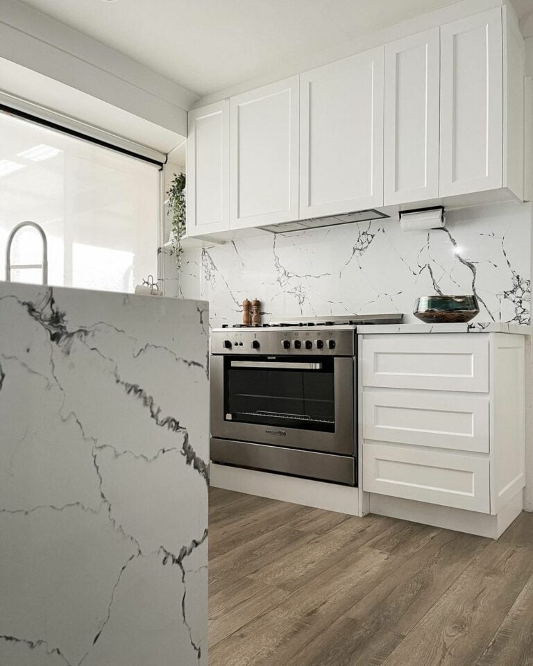 Seamless Kitchen Design Without Hardware