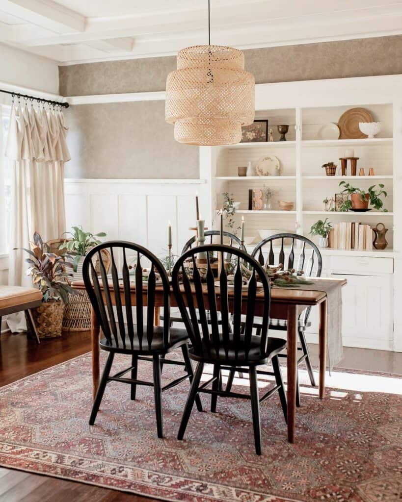 Spotlighting a Dining Area With Accessories