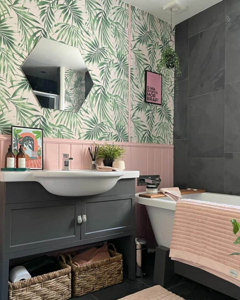 Tropical Colors To Refresh a Bathroom Design
