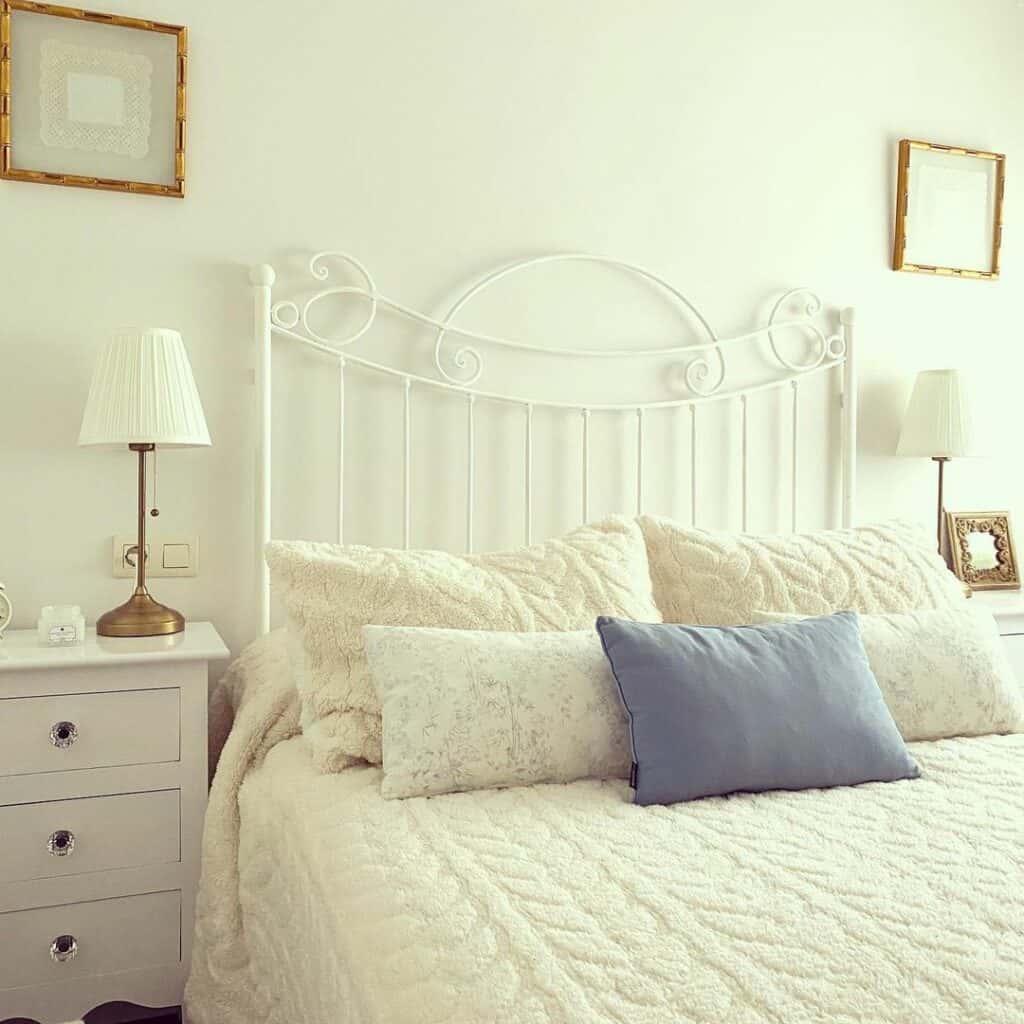 Vintage Decor Inspires Elegant Bedroom Ideas