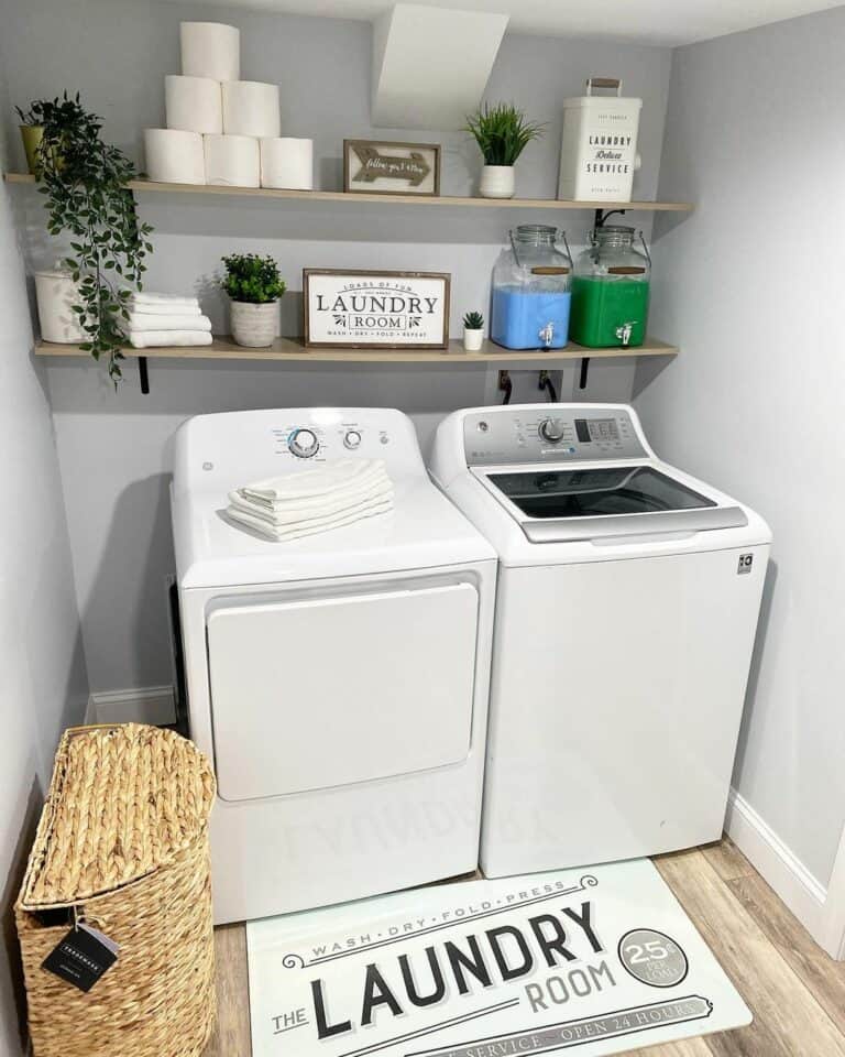 Vintage Influences Decorate a Laundry Room