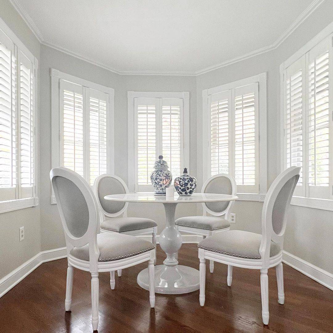 24 Ways To Incorporate Gray Walls With a Brown Floor