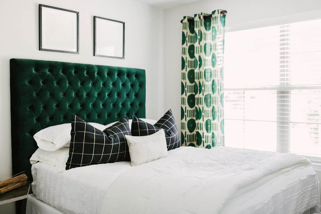 21 Astounding White and Green Bedroom Designs