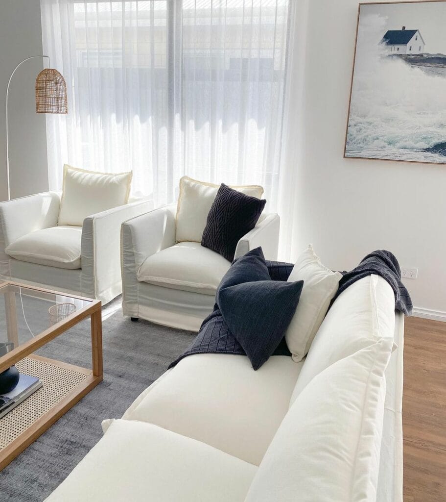 White Couch With Matching Lounge Chairs