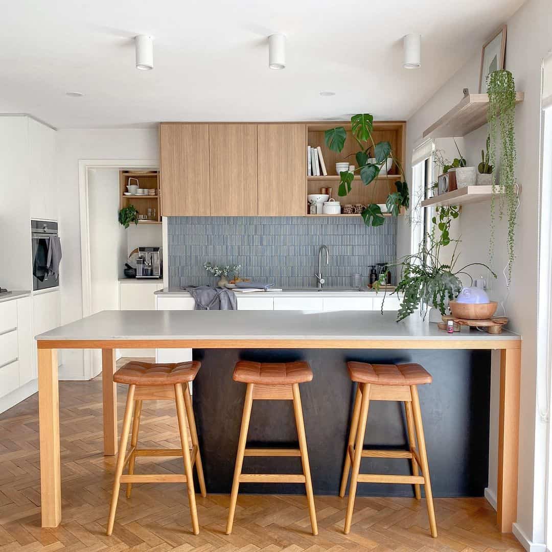 Allows for Visitors While Cooking - Soul & Lane