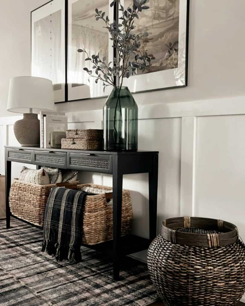 Beige Entry With Black and Brown Decor