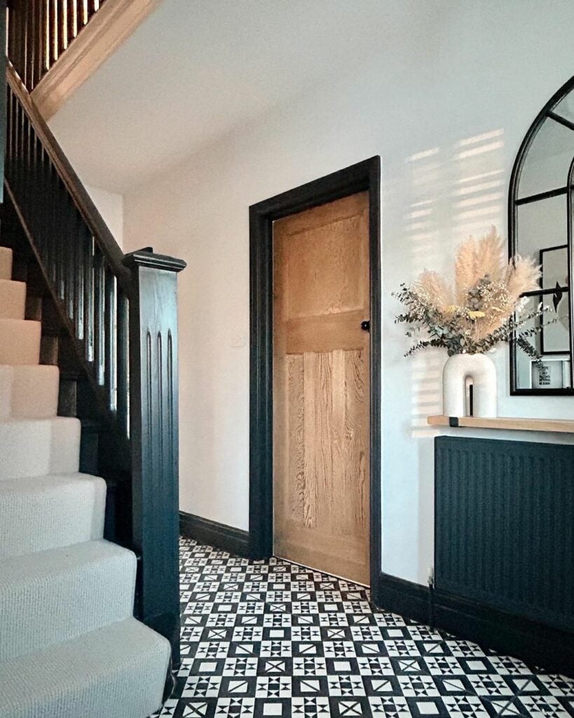 Contemporary Foyer With Glossy Black Trim