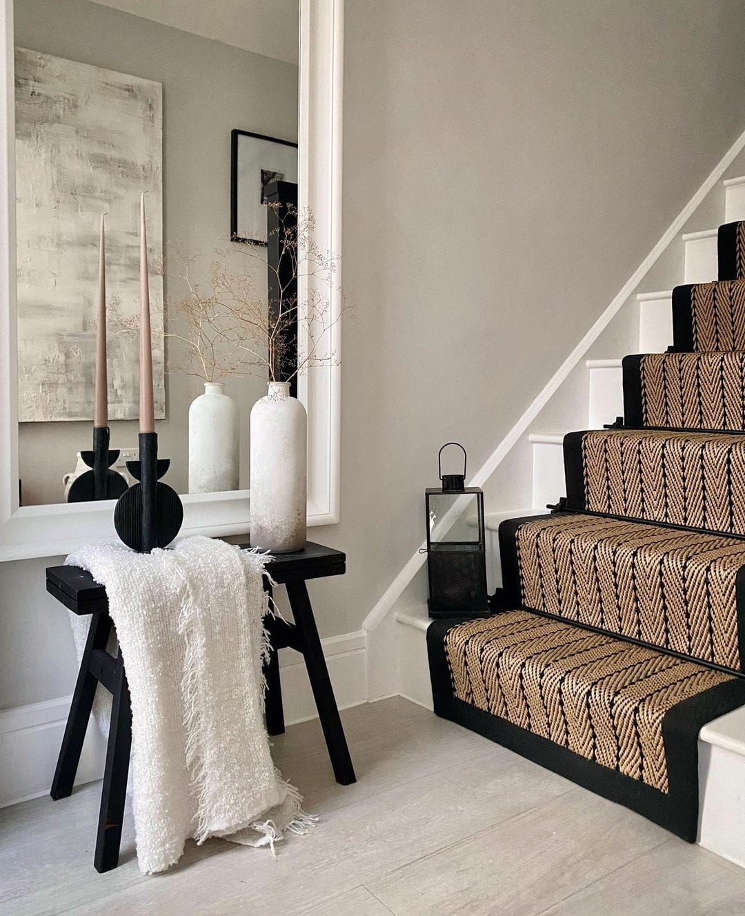25 Black and White Entryways That Are Anything but Drab