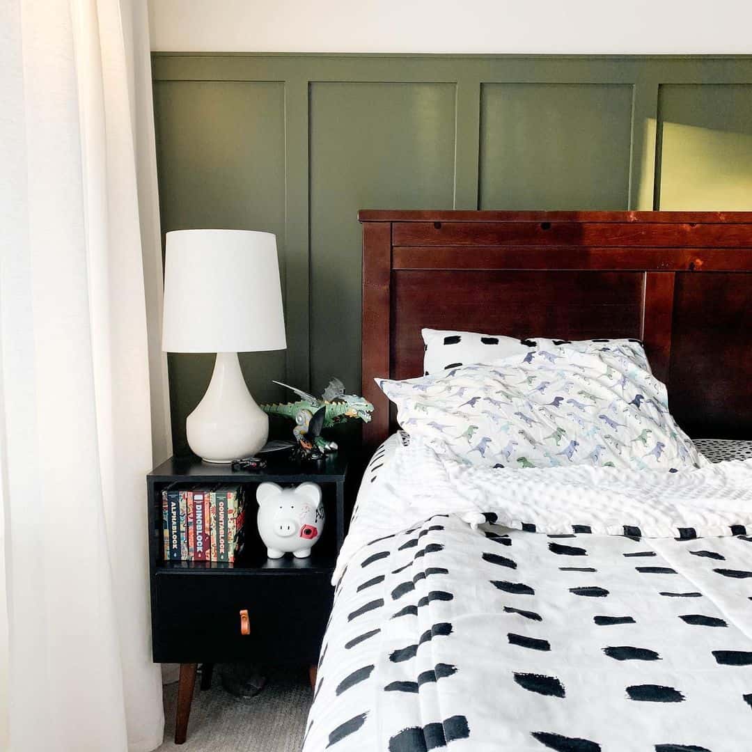 Green And Wood Bedroom Design