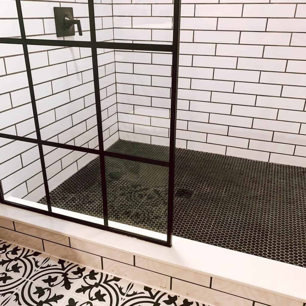 Pro: Can Be Installed on Shower Lip