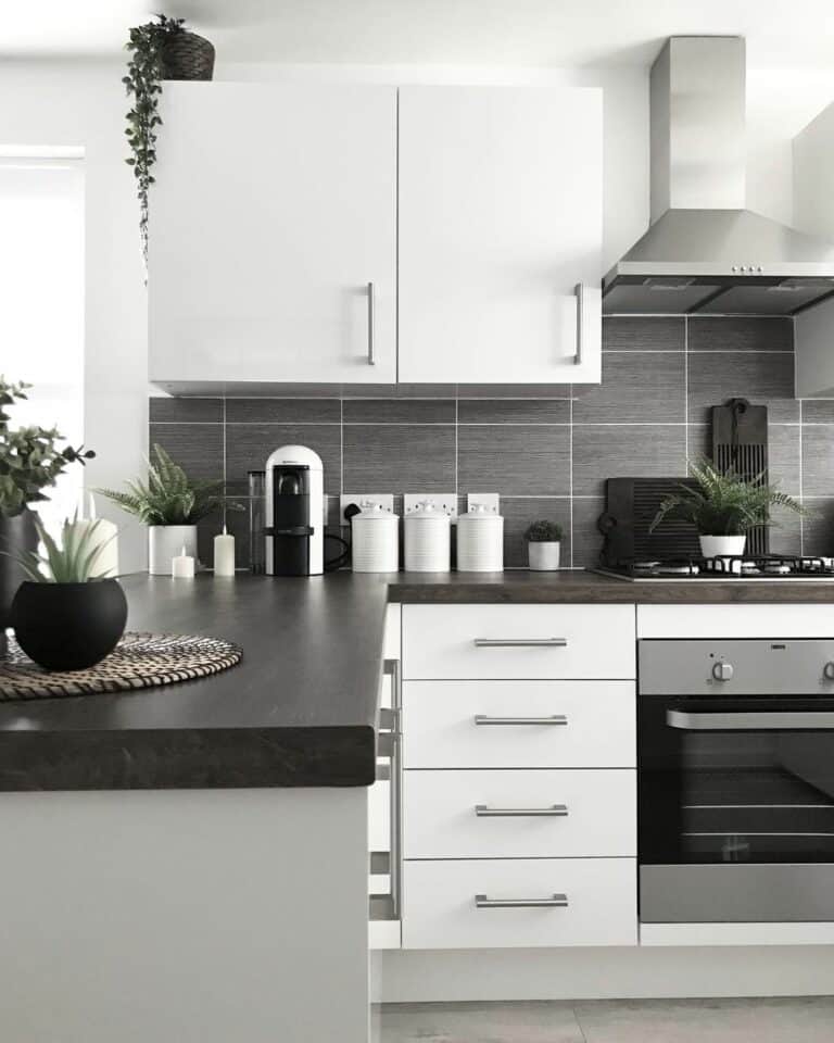 Scandinavian-Style Kitchen in Black and White