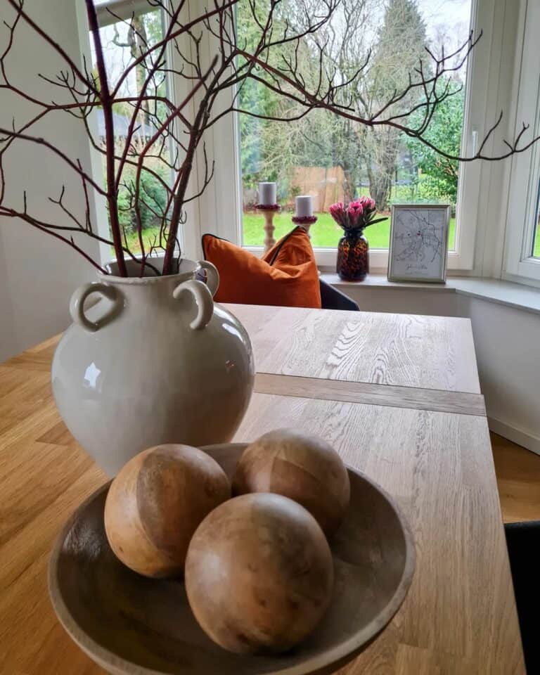 Minimalist Centerpiece That Will Add Personality