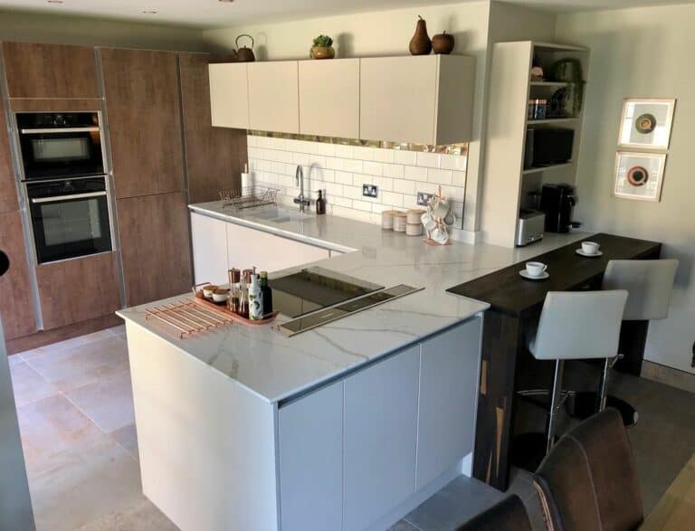 Mid-Century Modern Expandable Coffee Table, 47.2 - Sophisticated Scandinavian Design