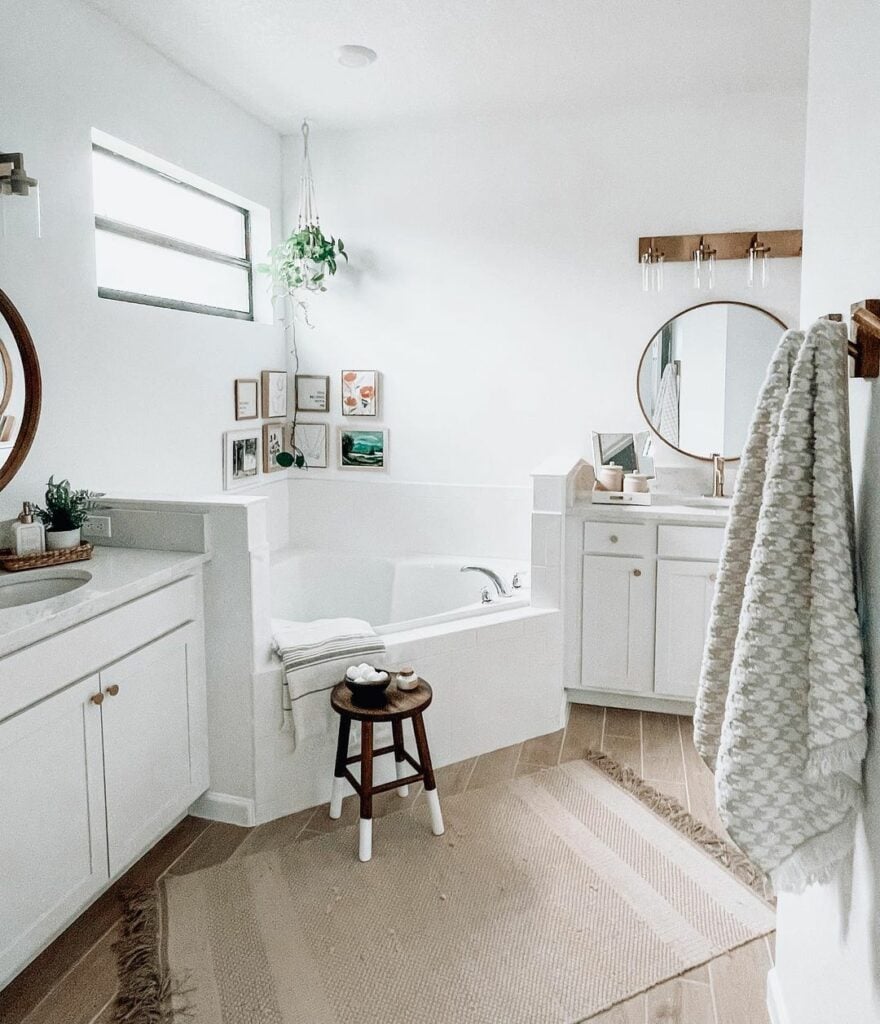 Arranging a Dual Sink Bathroom