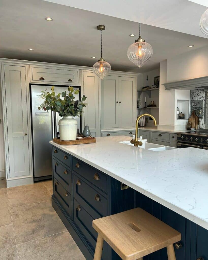 Stylish Storage in a Luxurious Kitchen